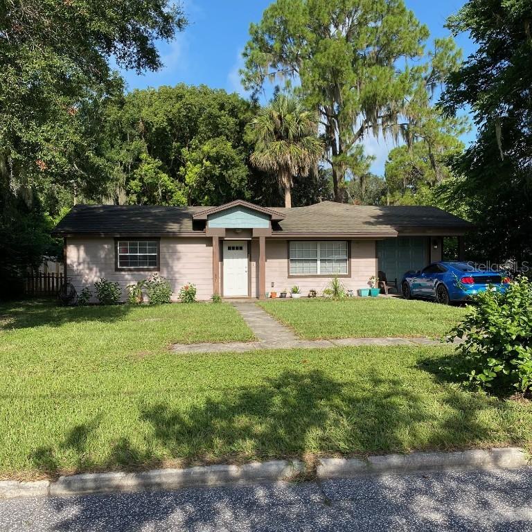 1011 Orange Ave., Tavares, FL 32778