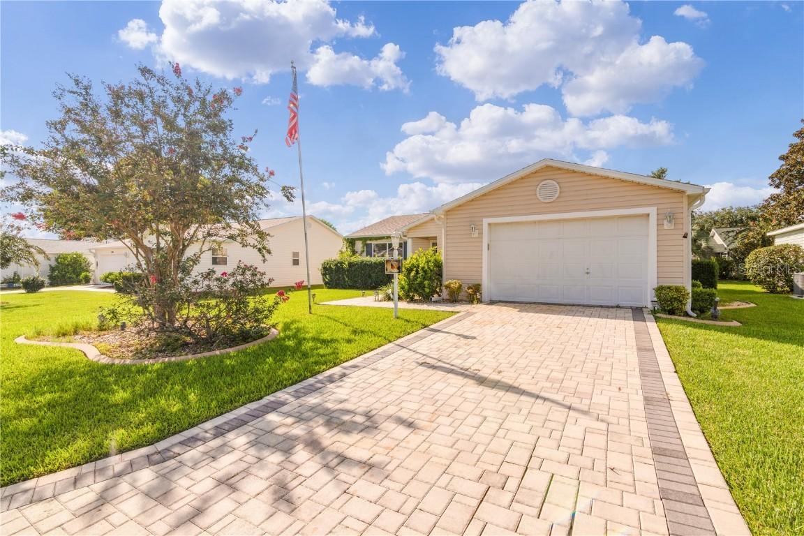 2010 Claudio Ln., The Villages, FL 32159