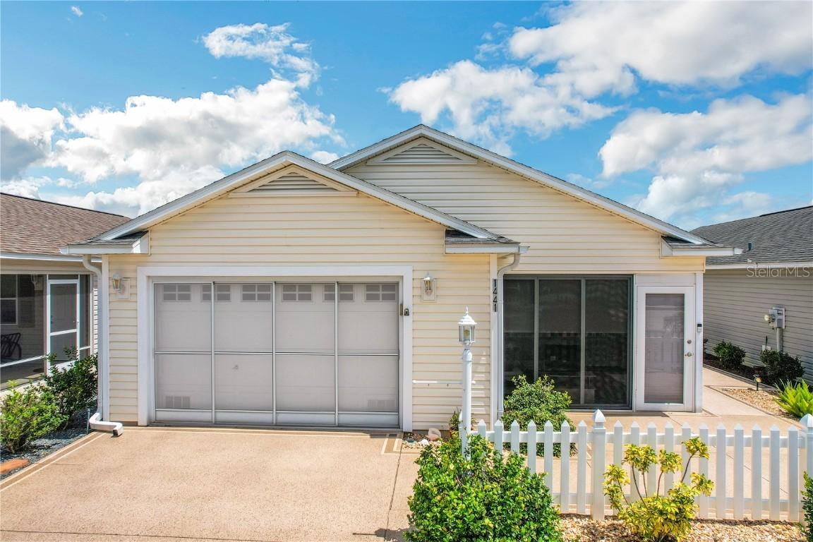1441 Olympia St., The Villages, FL 32163