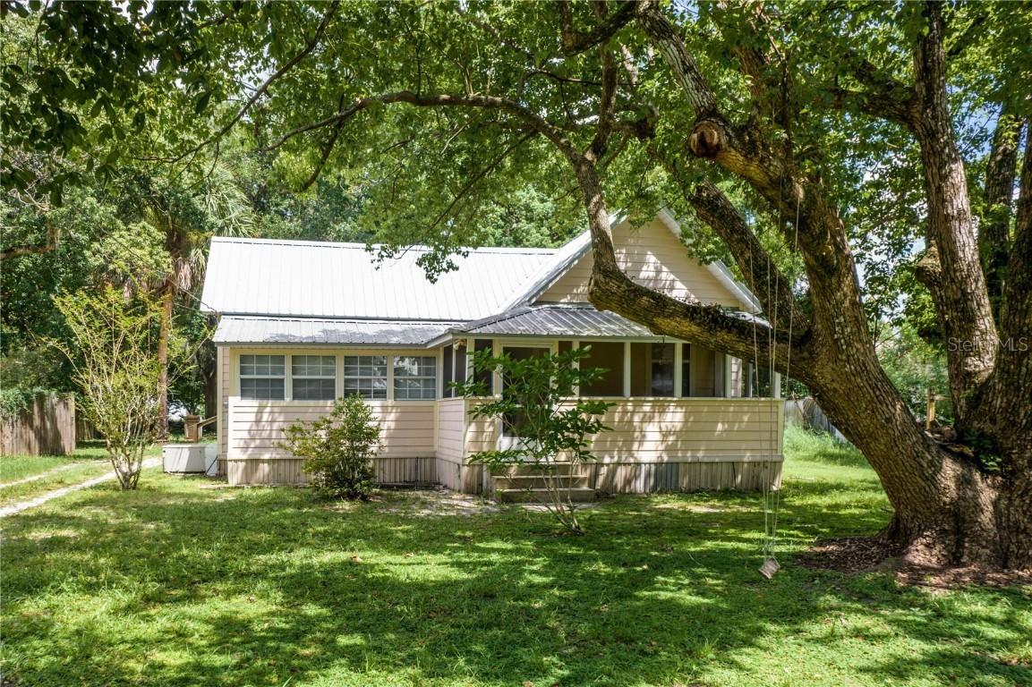 610 N Rockingham Ave., Tavares, FL 32778