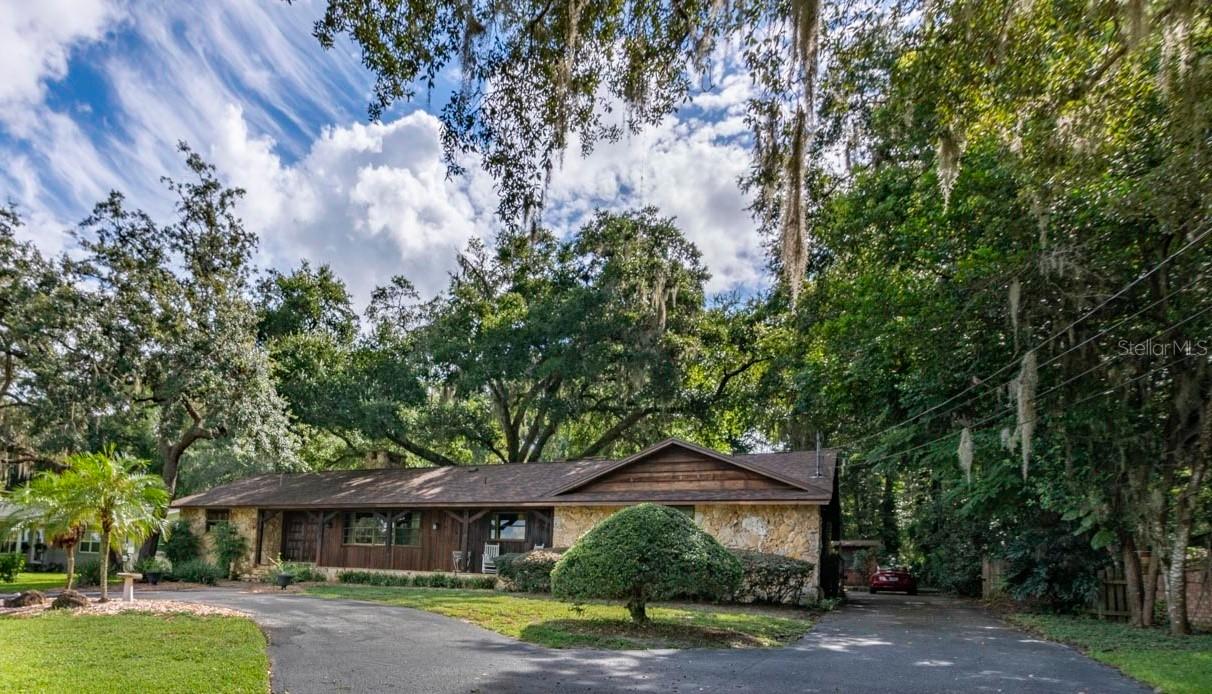 2877 E Crooked Lake Dr., Eustis, FL 32726