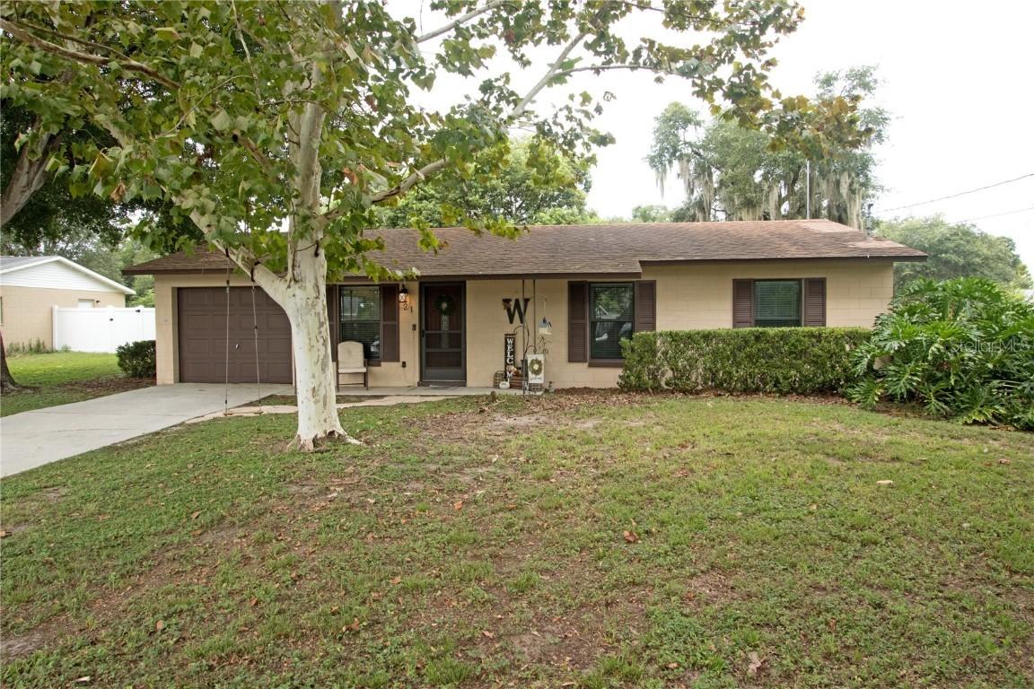 21 Sun Country Ct., Eustis, FL 32726