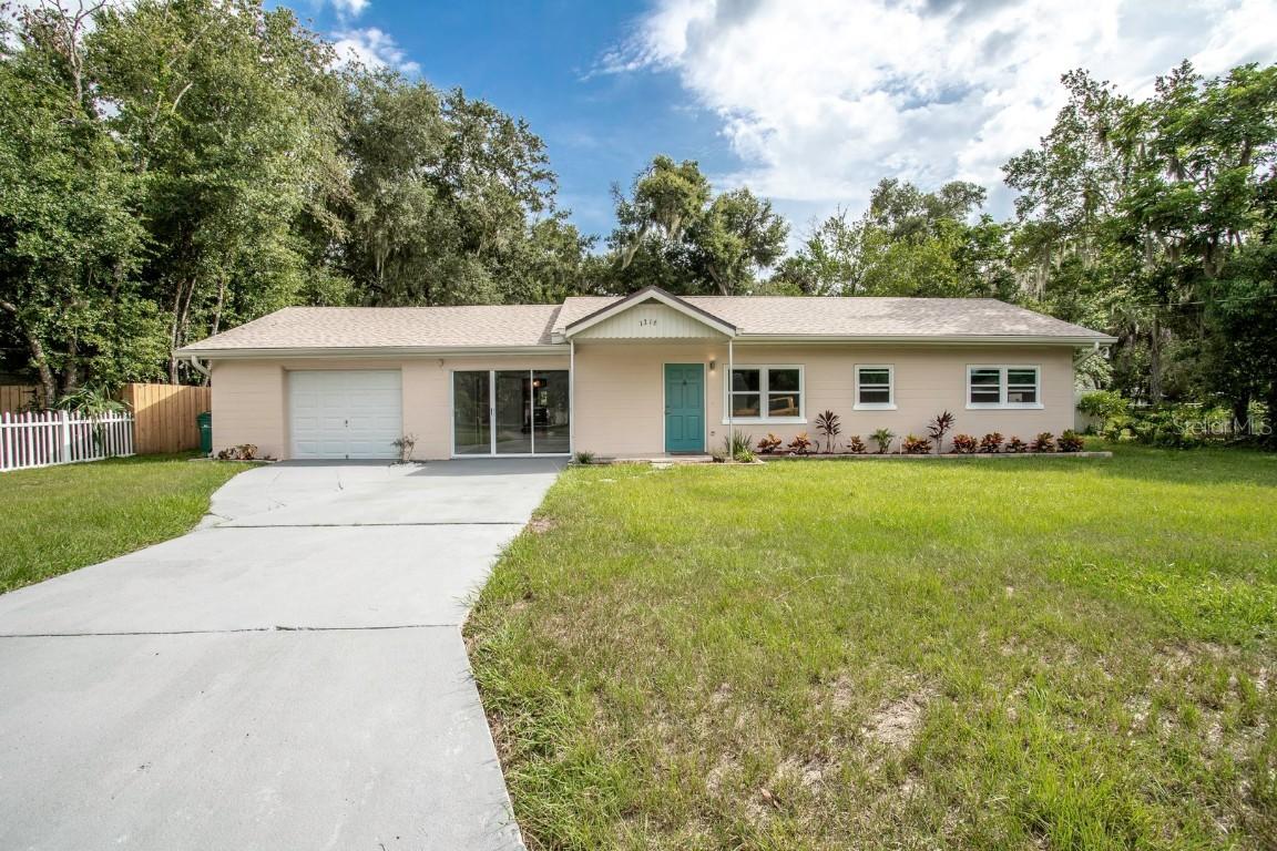 1216 E 2nd Ave., Mount Dora, FL 32757