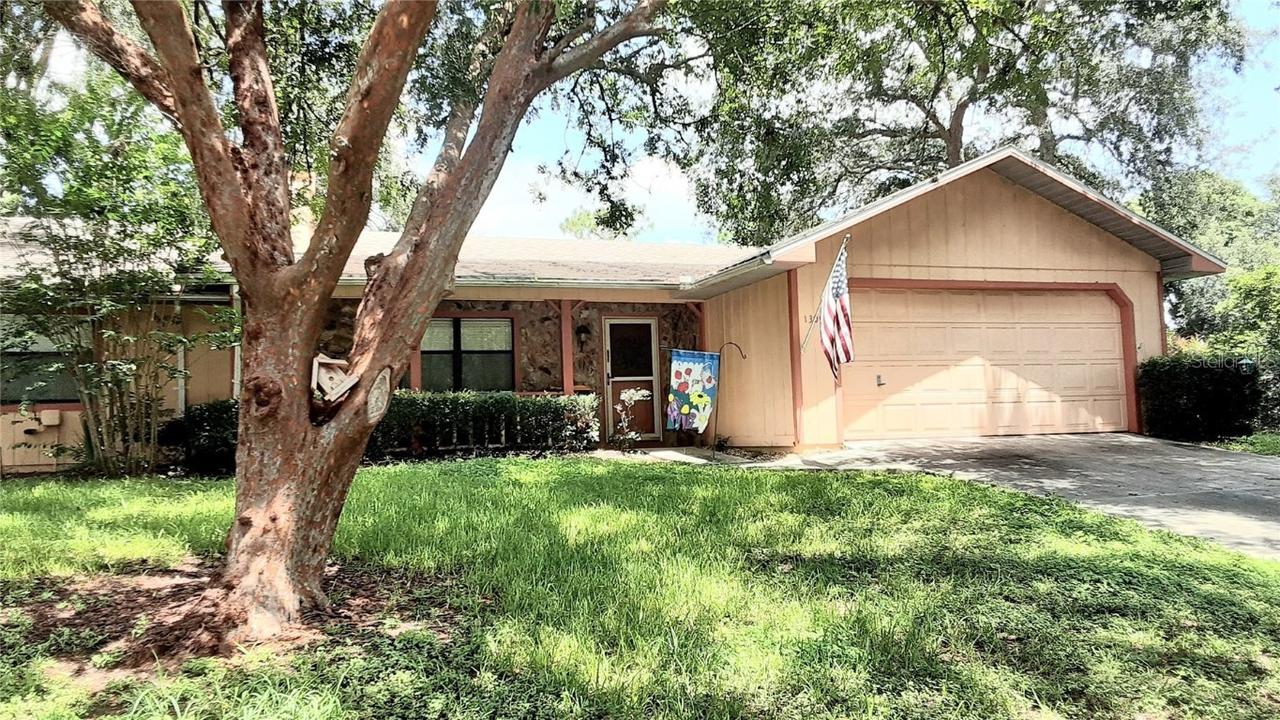 1309 Cove Pl., Tavares, FL 32778