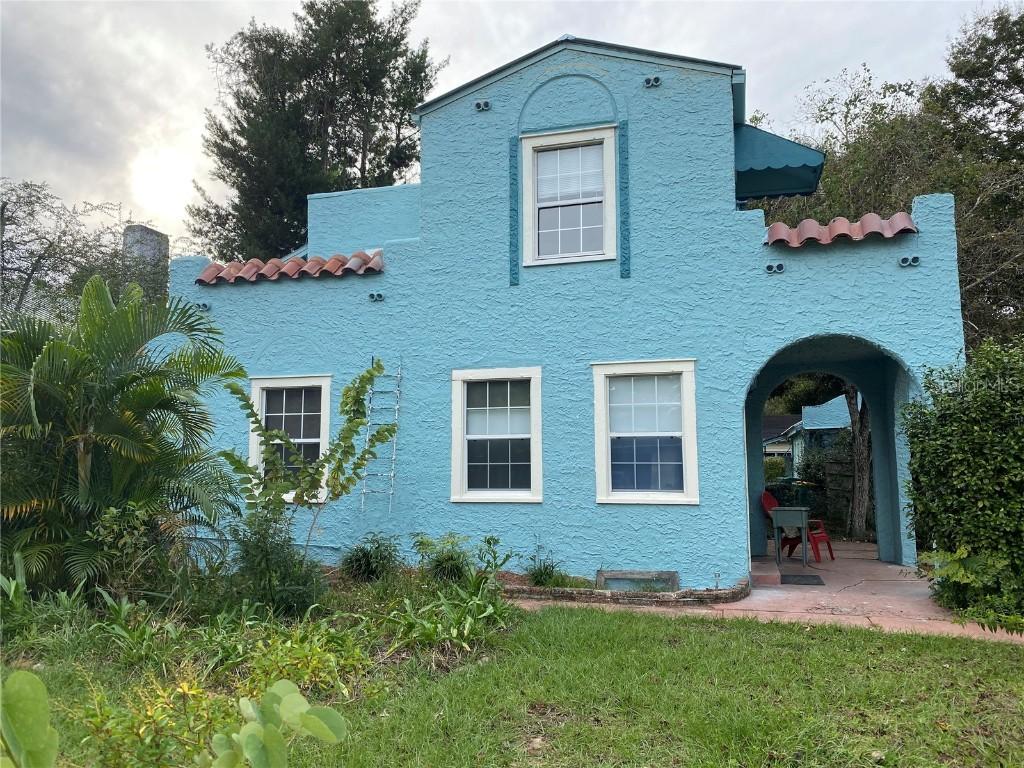 1118 Hillcrest Ct., Eustis, FL 32726