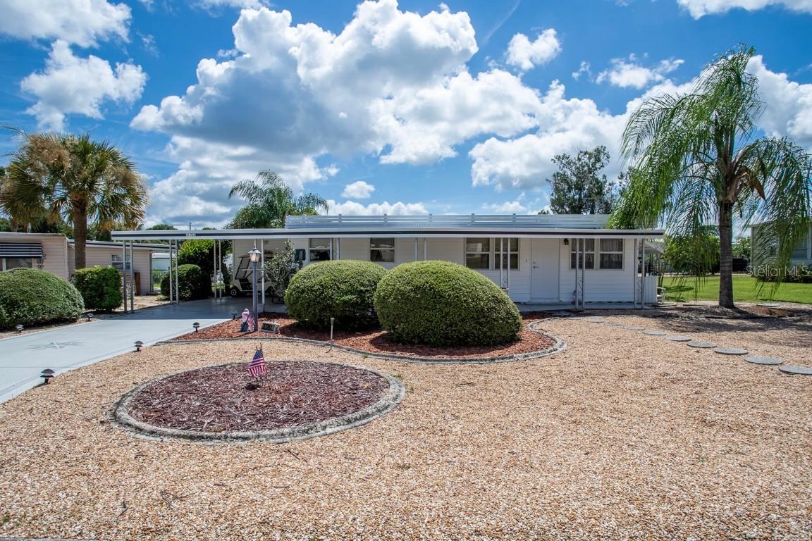 31702 New Indiana Ave., Tavares, FL 32778