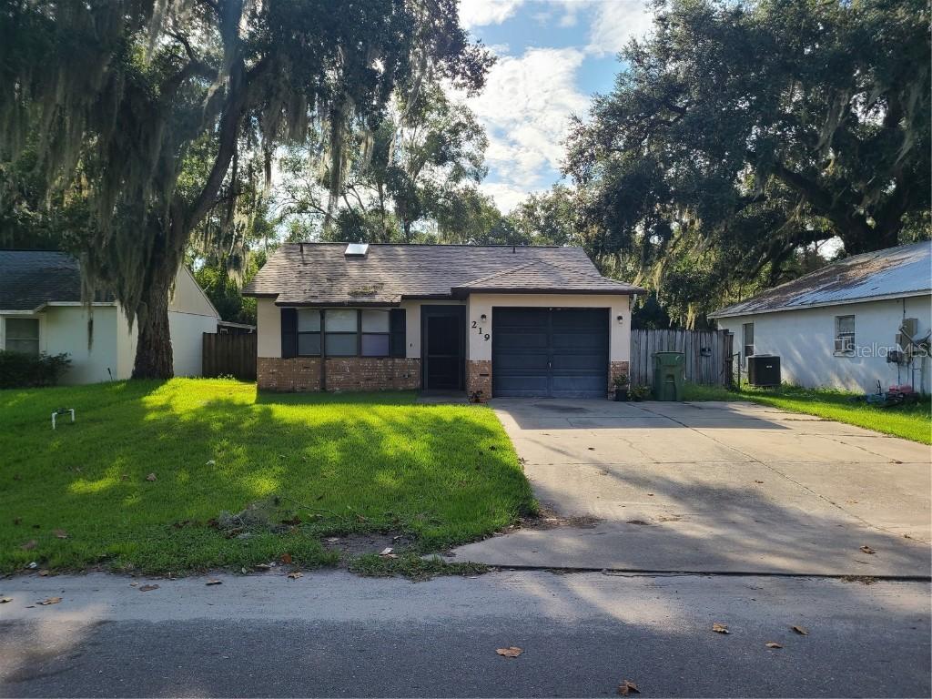219 Deborah Ave., Leesburg, FL 34748