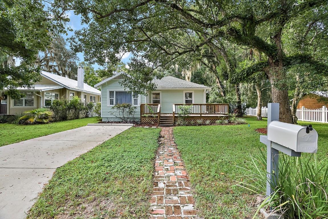 544 E 11th Ave., Mount Dora, FL 32757