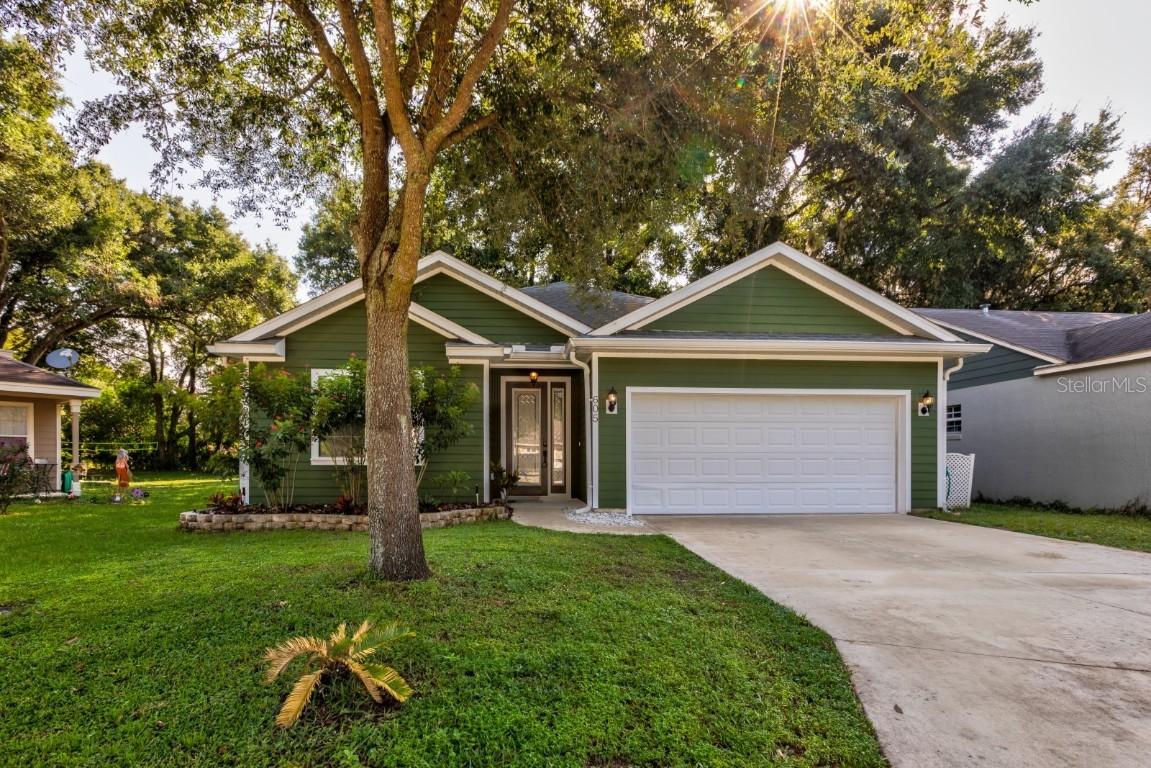 605 Arlington Ct., Eustis, FL 32726