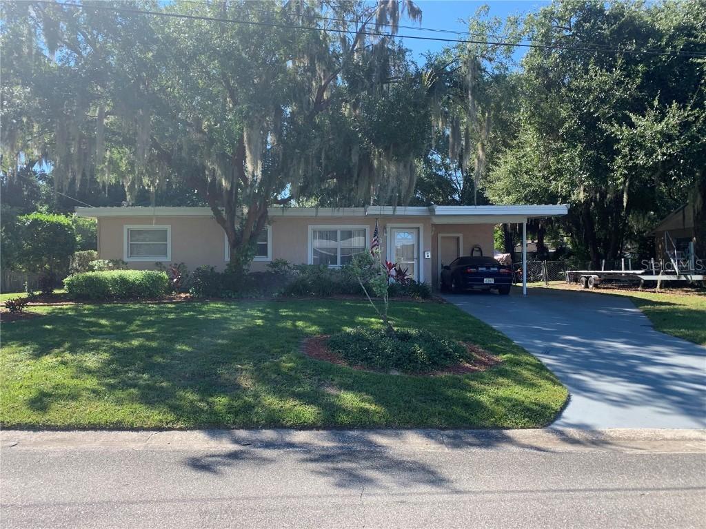 315 First St., Tavares, FL 32778
