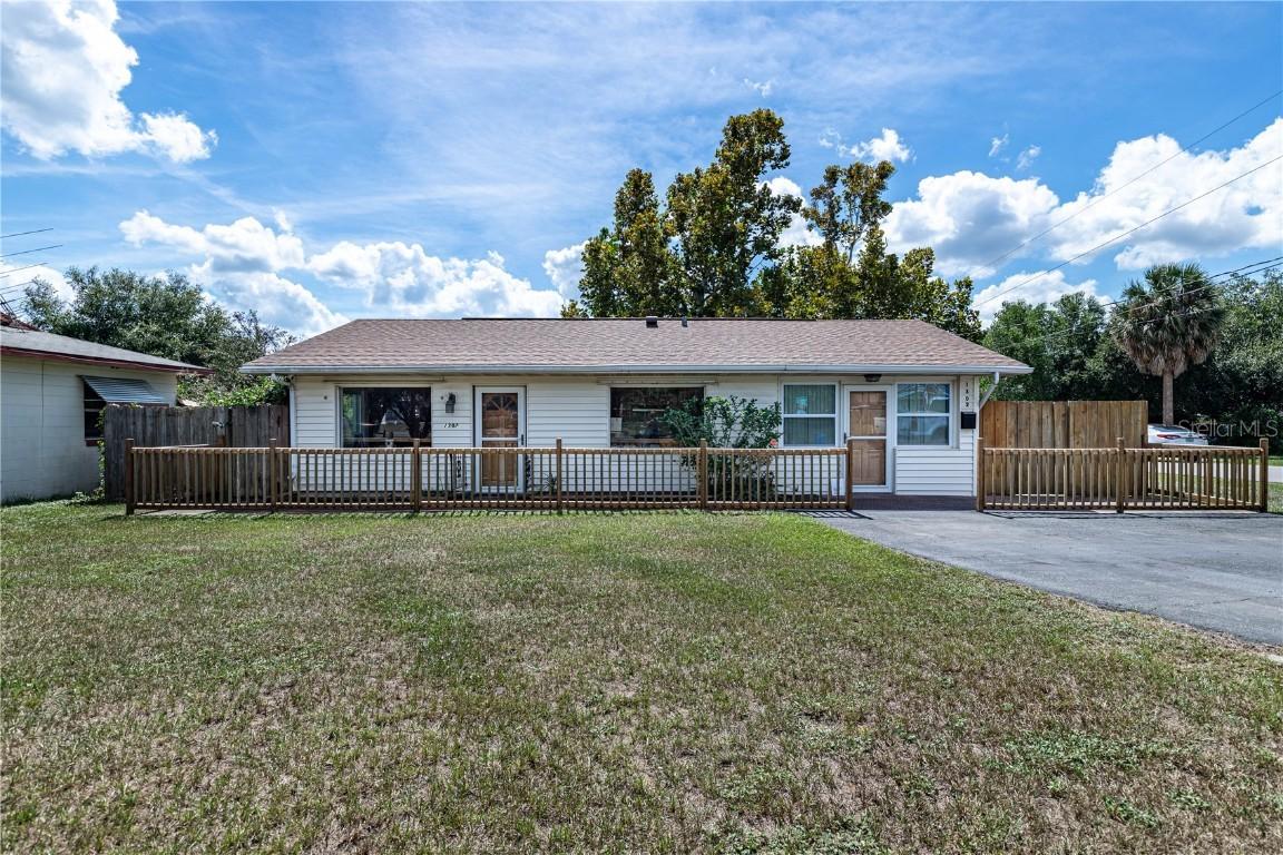 1302 E Alfred St., Tavares, FL 32778