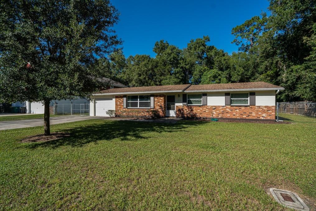 1015 N Unser St., Mount Dora, FL 32757