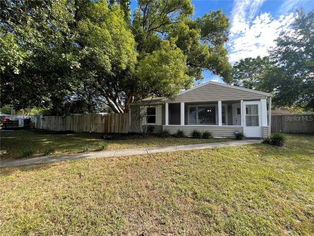 31600 Anderson Dr., Tavares, FL 32778