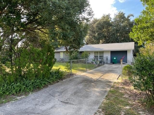 316 E Rose Ln., Lady Lake, FL 32159