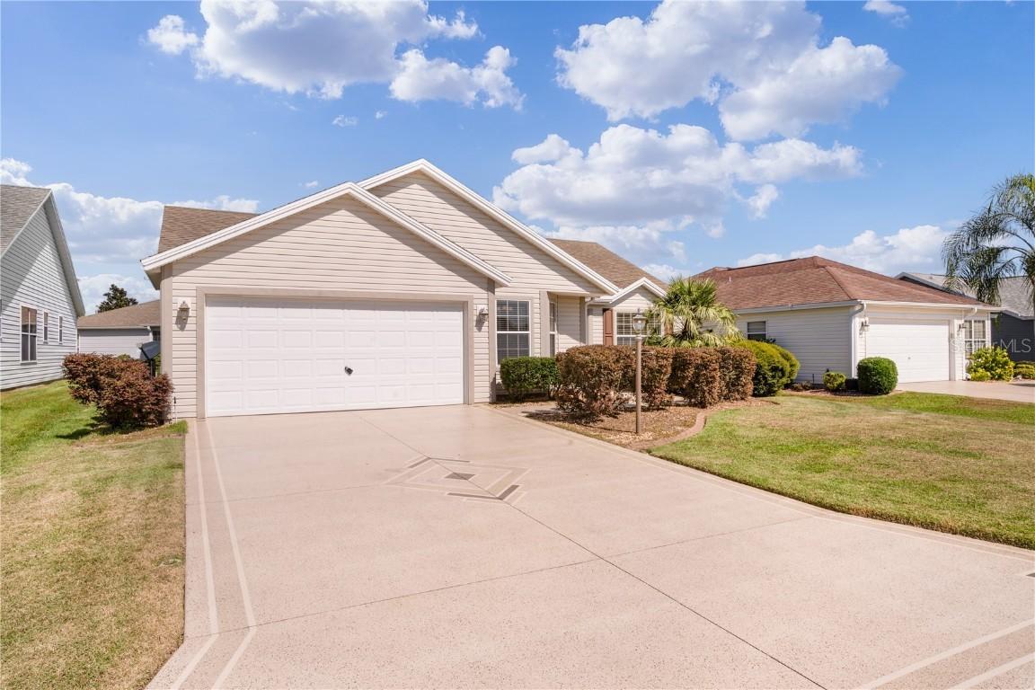 1547 Gumwood Dr., The Villages, FL 32162
