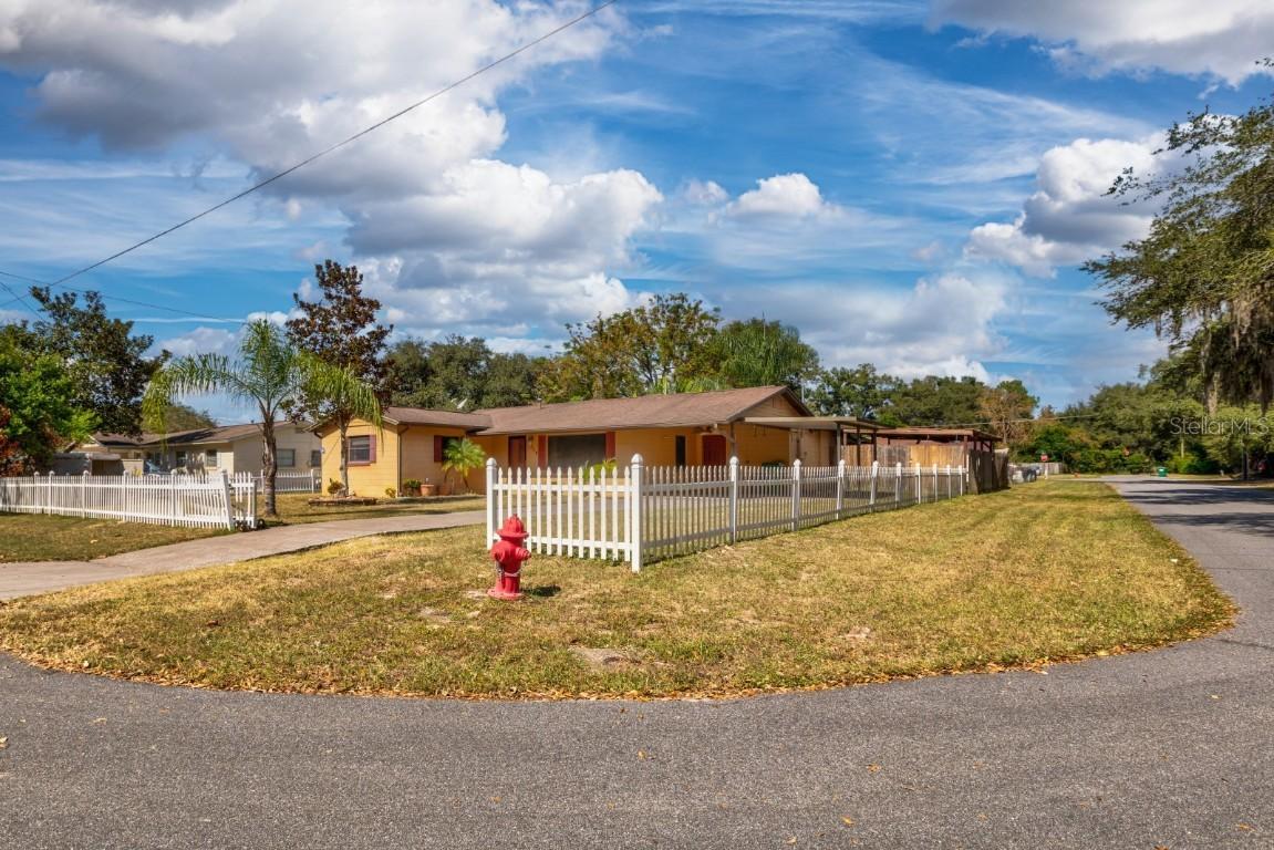 604 Smith St., Fruitland Park, FL 34731