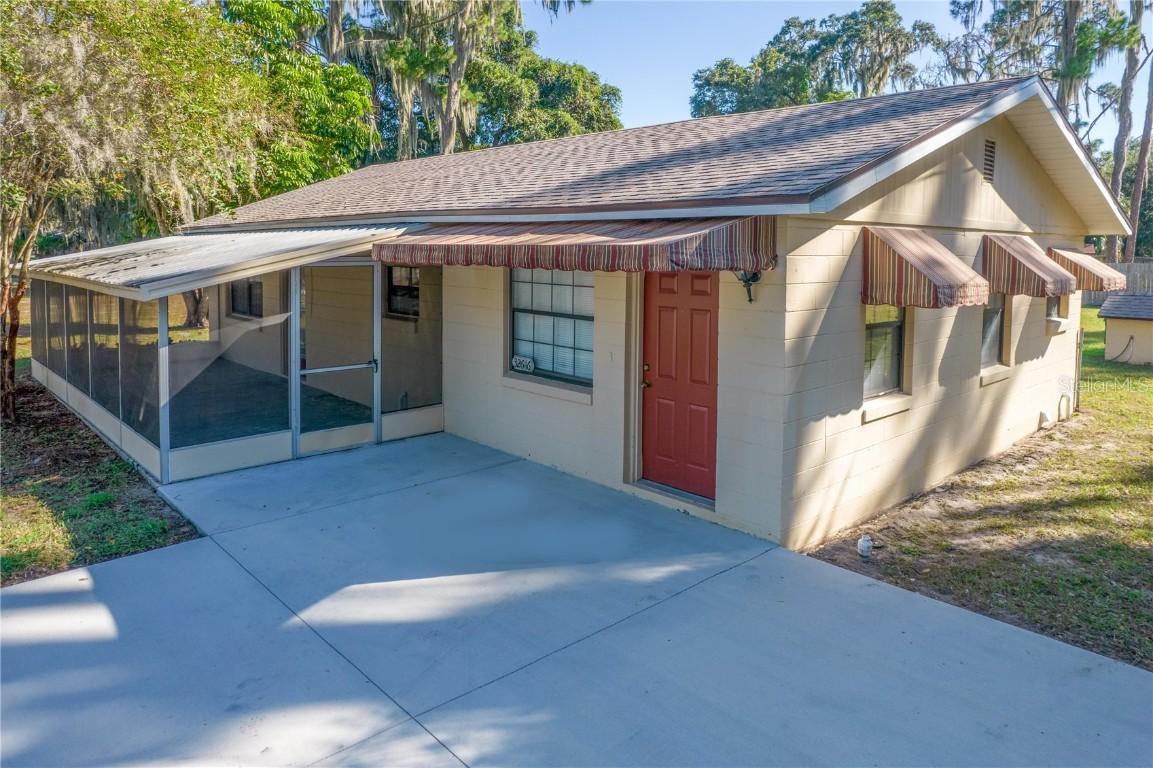 32646 Lake Eustis Dr., Tavares, FL 32778