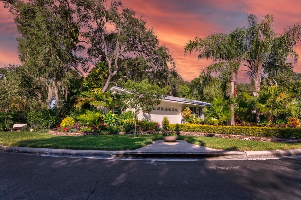 635 Michigan St., Mount Dora, FL 32757