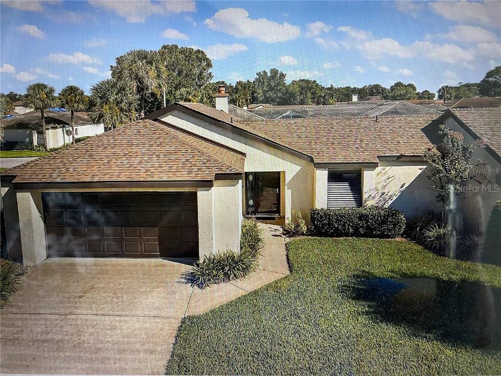 1903 Oak Cir., Tavares, FL 32778