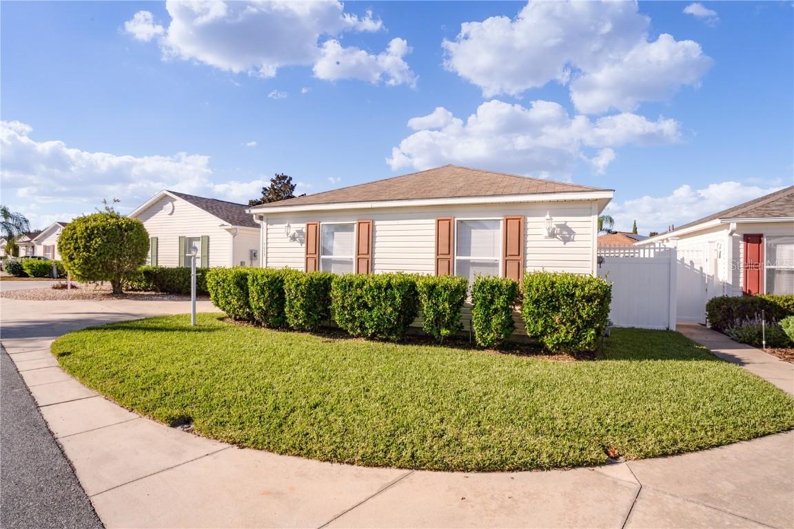 2439 Greenhill Tr., The Villages, FL 32162