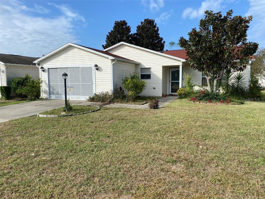 882 Henderson Ln., The Villages, FL 32162