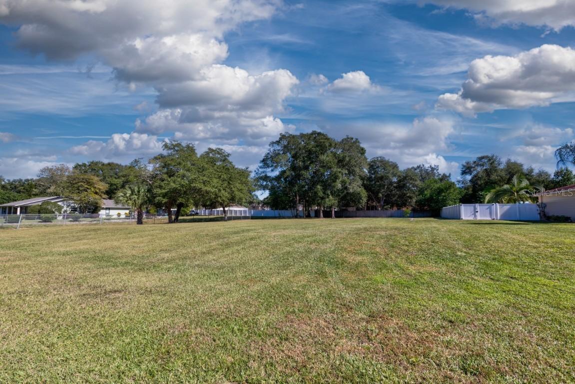 2417 Briarwood Ln., Eustis, FL 32726