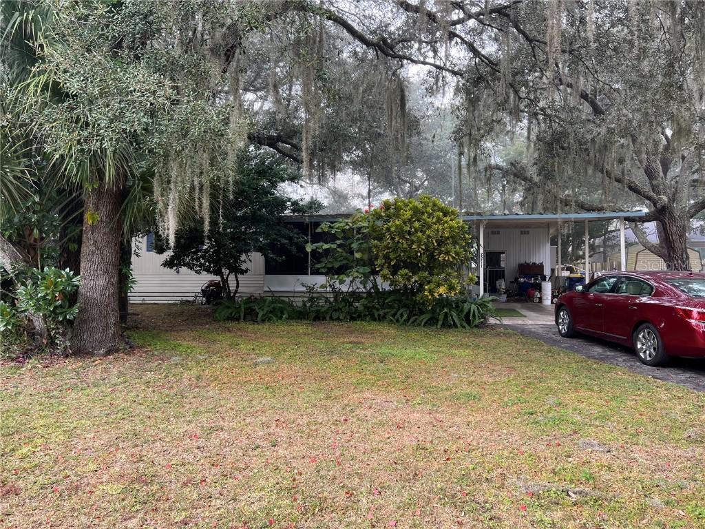 25711 Eisenhower St., Astatula, FL 34705