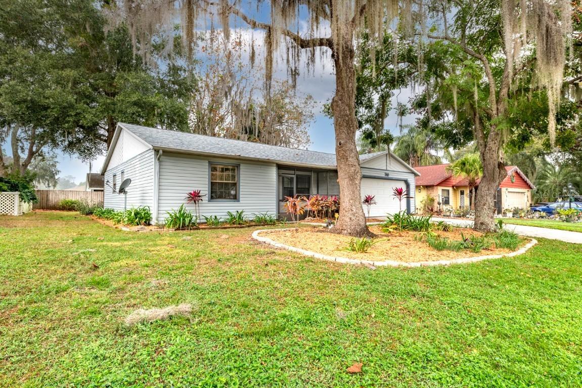 310 Douglas Dr., Eustis, FL 32726