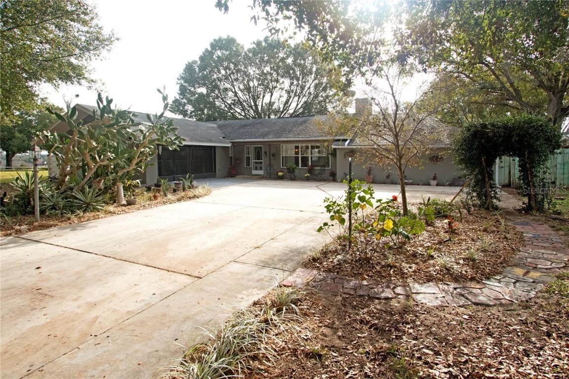 33848 Valencia Dr., Leesburg, FL 34788