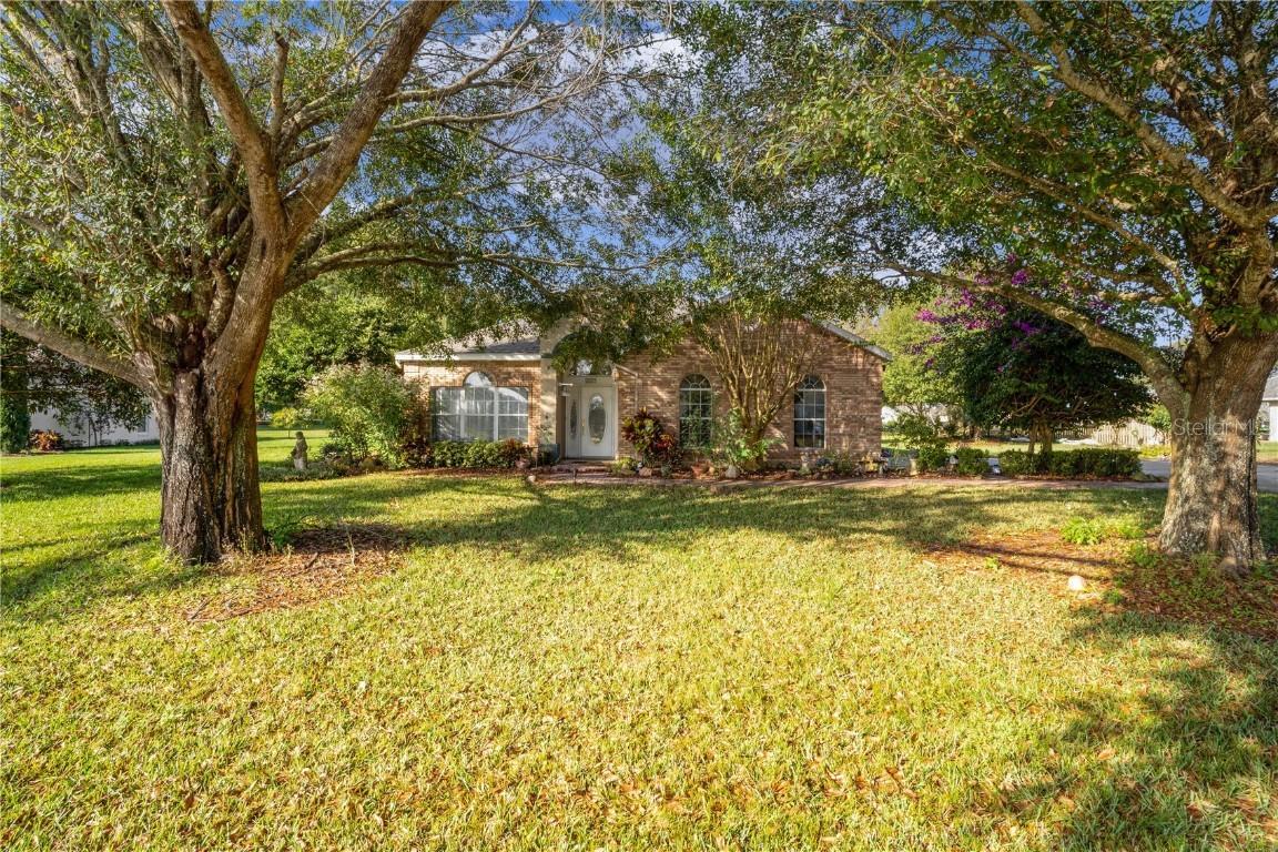 429 Anderson Dr., Tavares, FL 32778