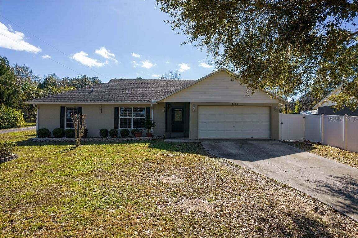 9352 Lakeshore Dr., Clermont, FL 34711