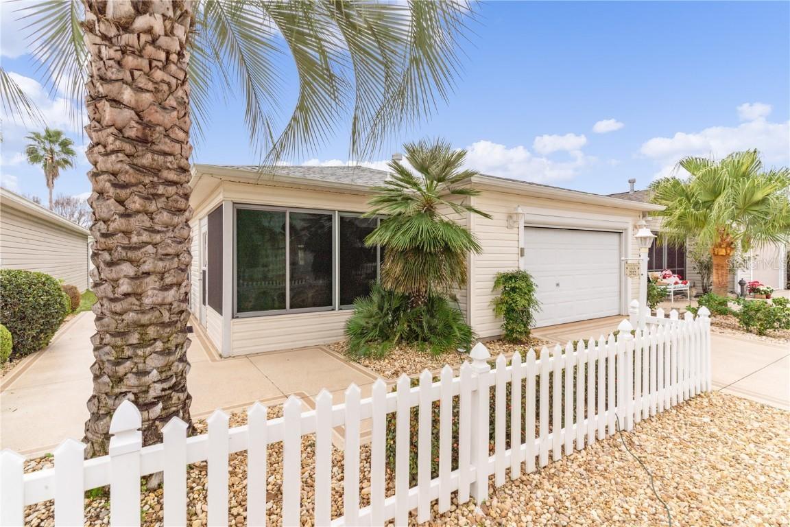 2312 Whisper St., The Villages, FL 32162