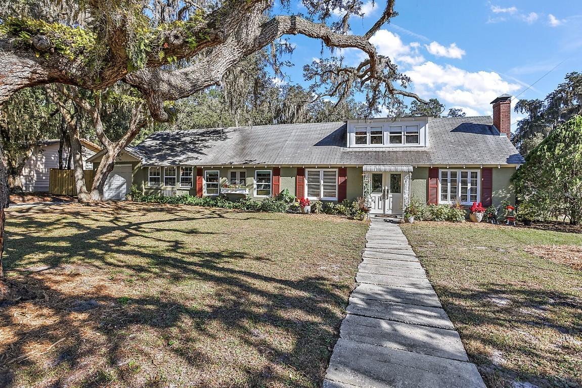 912 N Unser St., Mount Dora, FL 32757