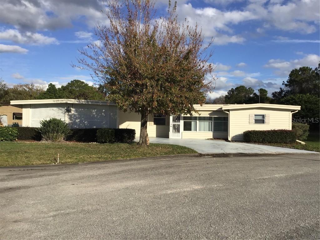 690 Dolphin Dr., Tavares, FL 32778