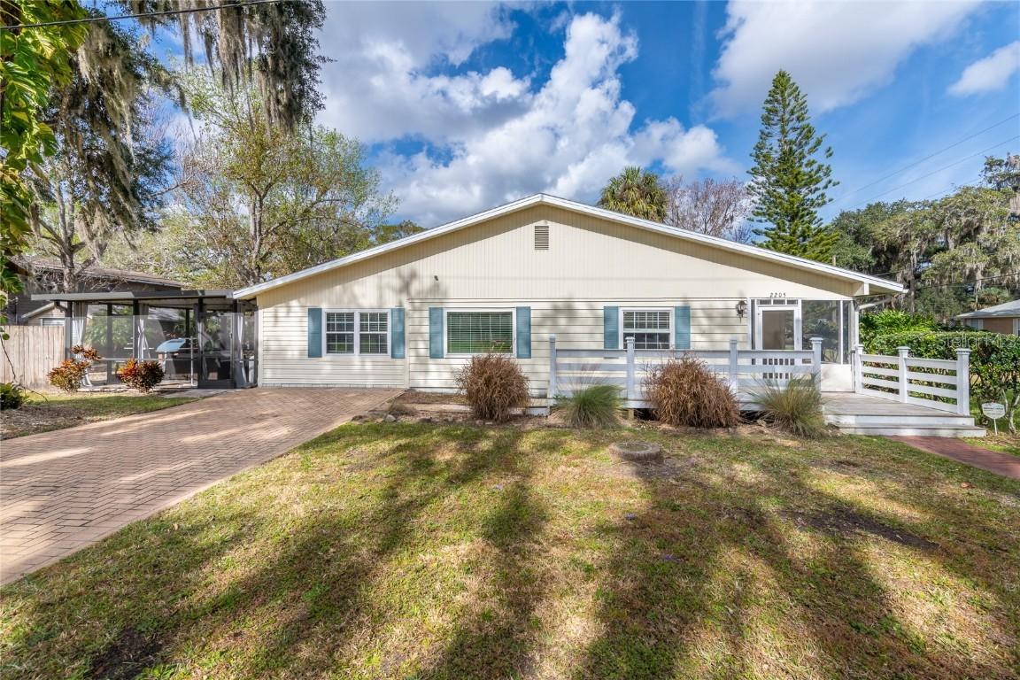 2205 Pine Island Dr., New Smyrna Beach, FL 32168
