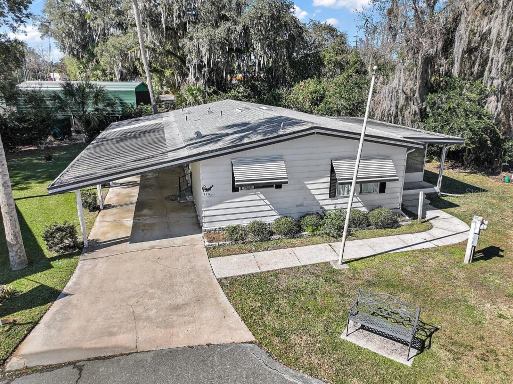 295 Country Gardens Dr., Eustis, FL 32726