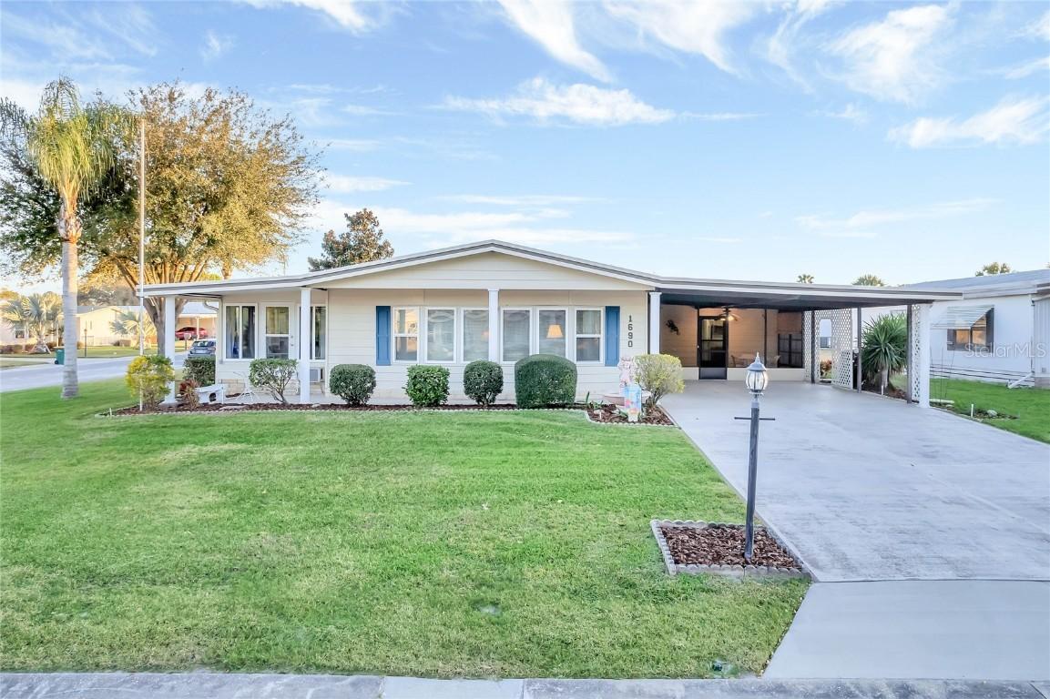1690 Nassau Cir., Tavares, FL 32778