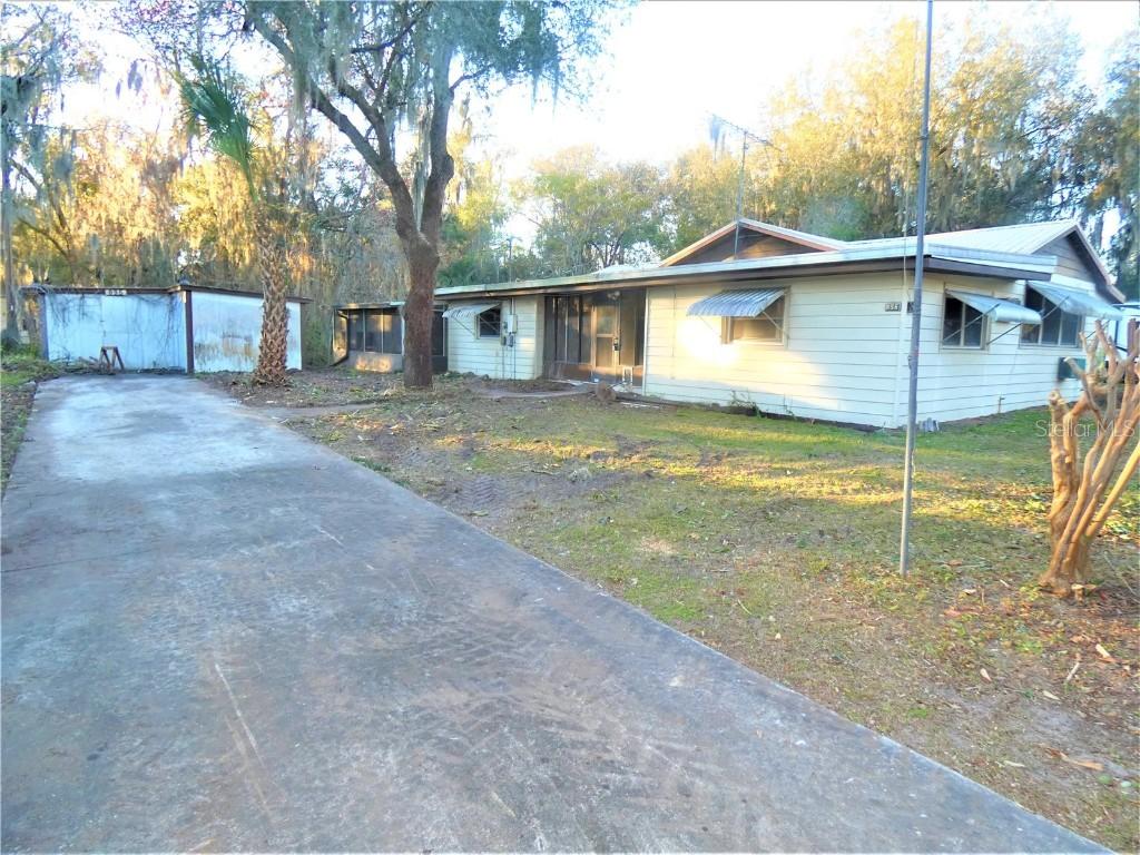 896 Cr 485a, Lake Panasoffkee, FL 33538