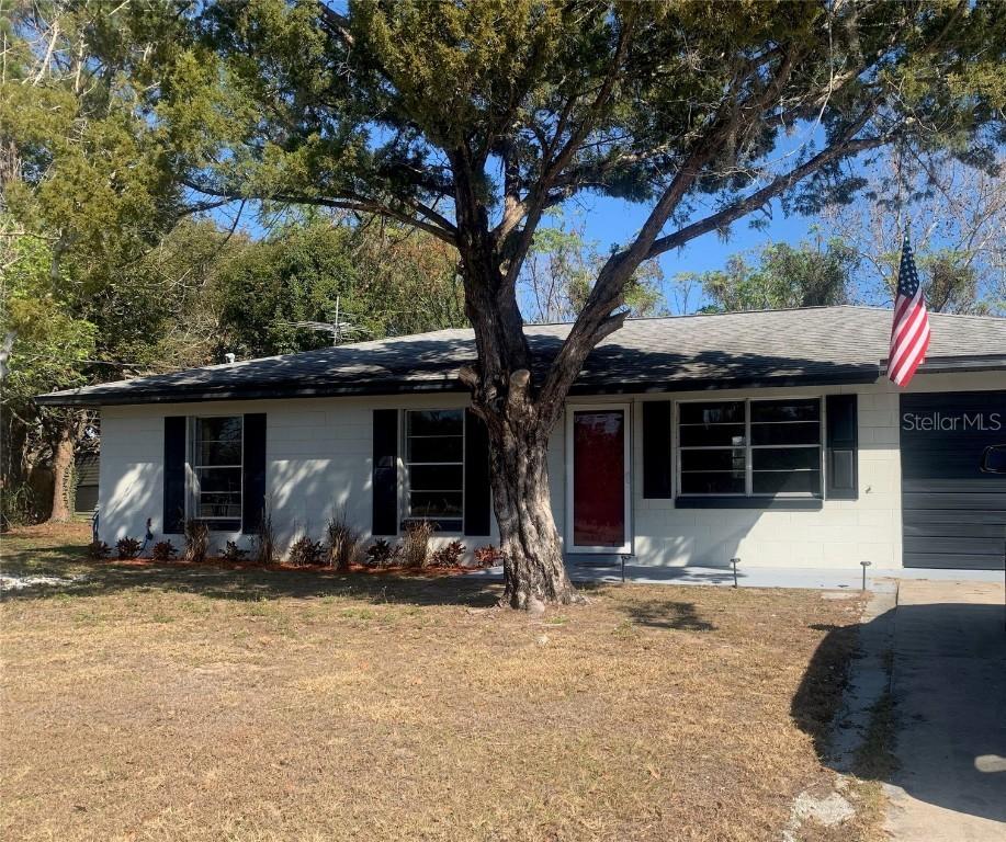 1550 Palm Ave., Tavares, FL 32778