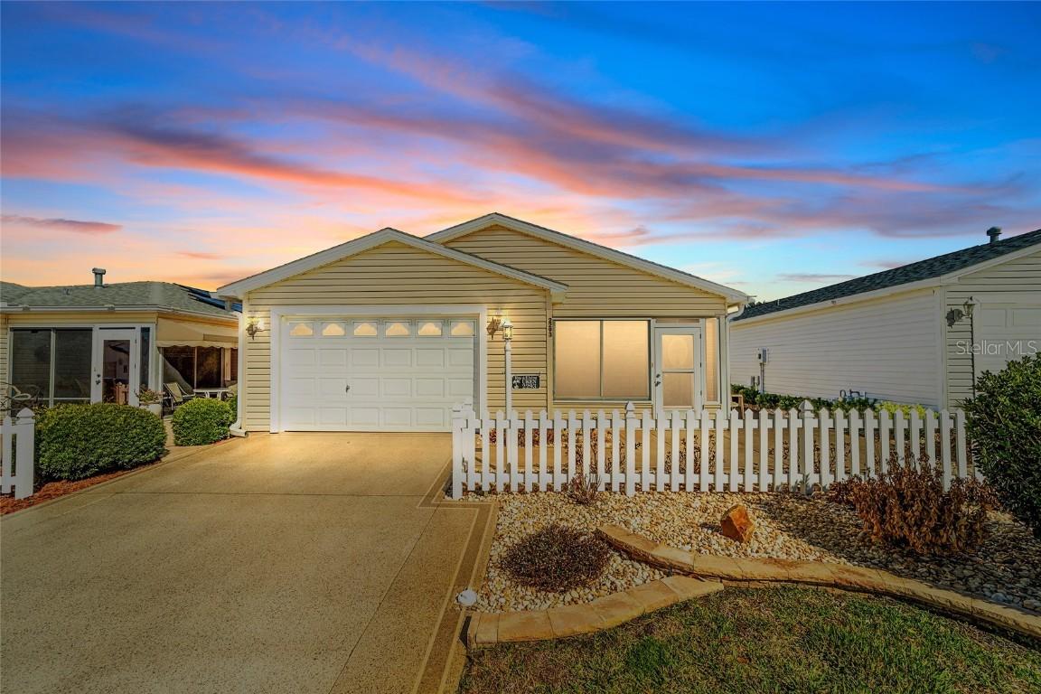 2293 Whisper St., The Villages, FL 32162