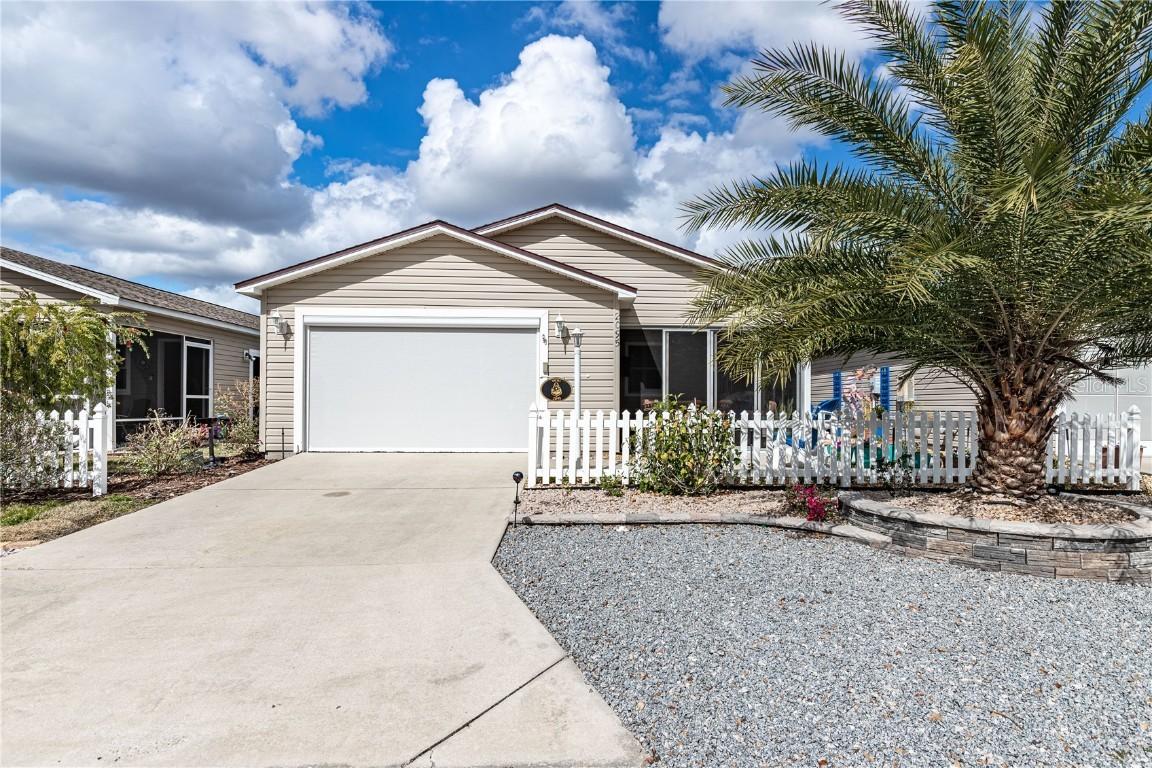 2095 Thornton Ter., The Villages, FL 32162