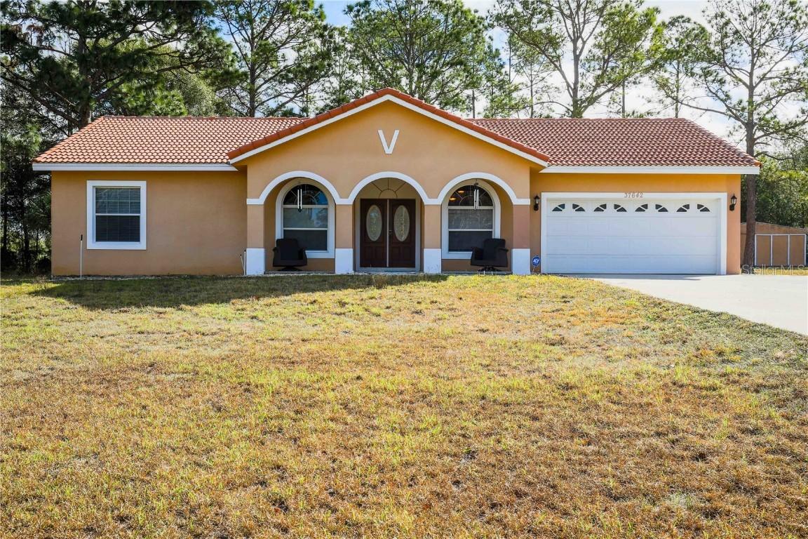 37642 Deerwoods Dr., Eustis, FL 32736