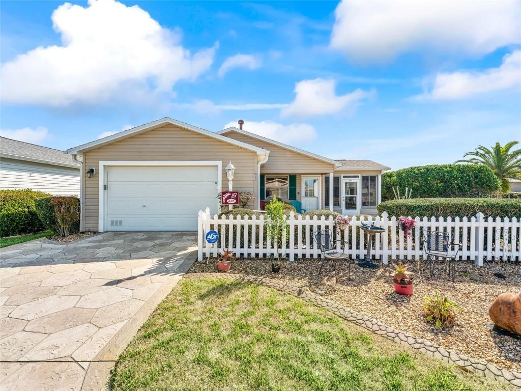 825 Eaglemont Ave., The Villages, FL 32162