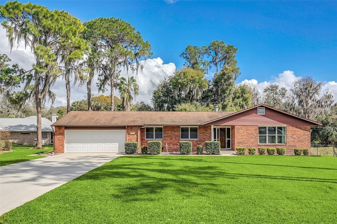 111 Cardinal Ln., Eustis, FL 32726