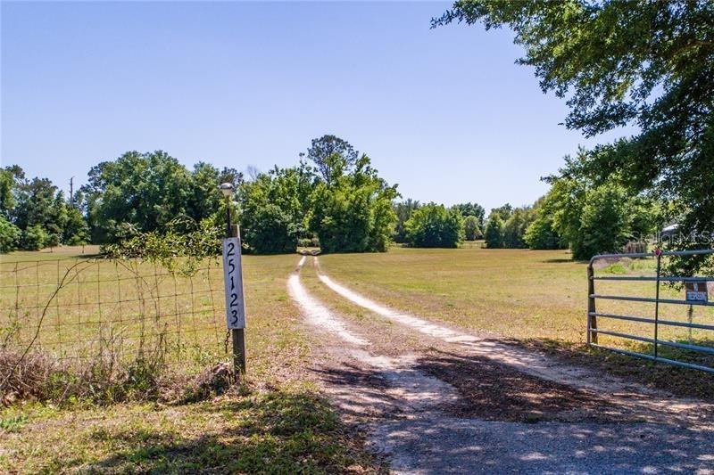 25123 James Way, Eustis, FL 32736