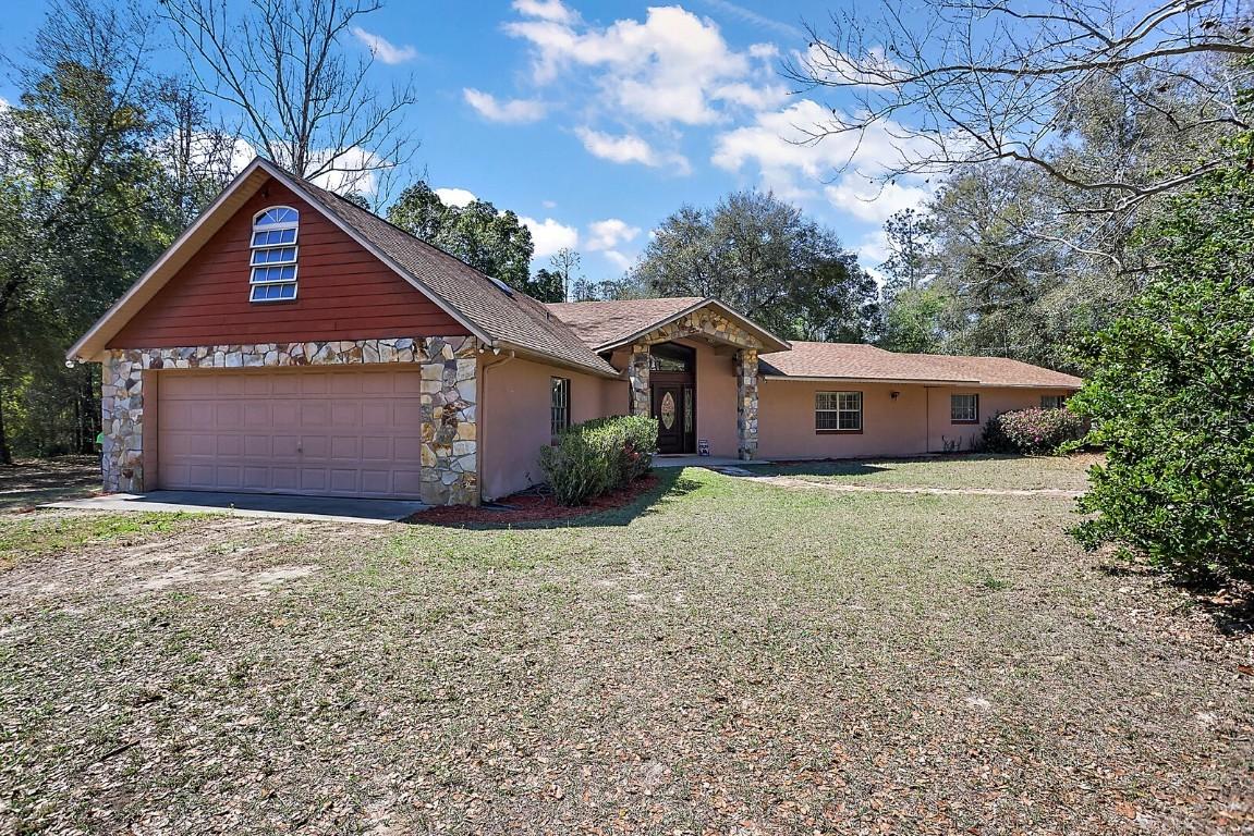 24500 Greentree Ln., Eustis, FL 32736