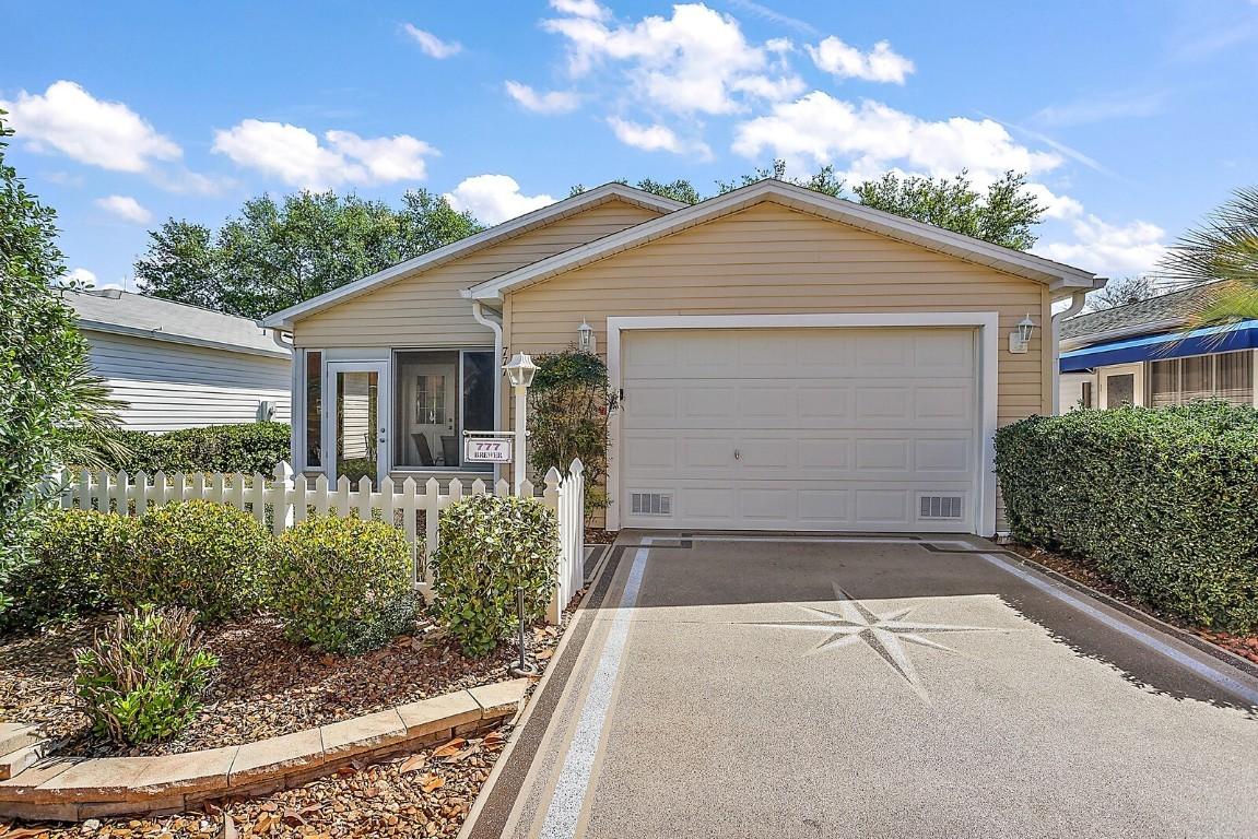 777 Leslie Ln., The Villages, FL 32162