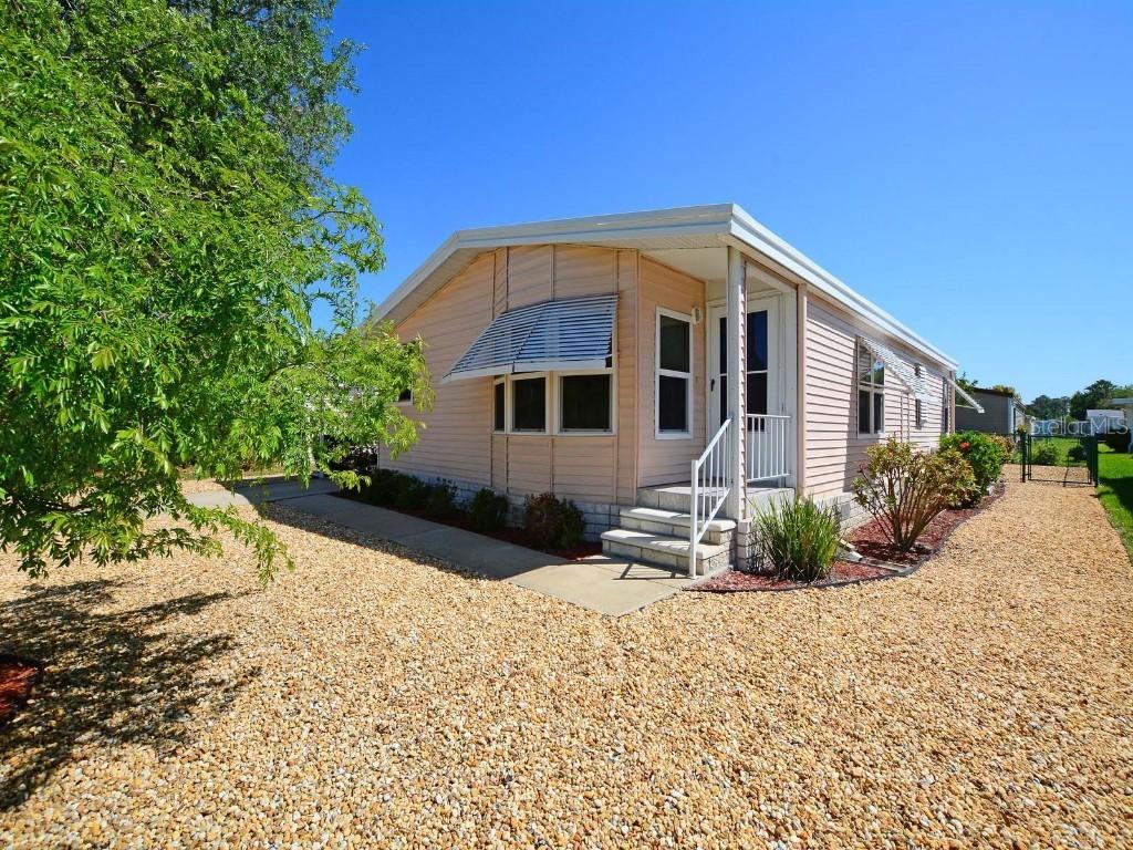 447 Peace Rd., Tavares, FL 32778