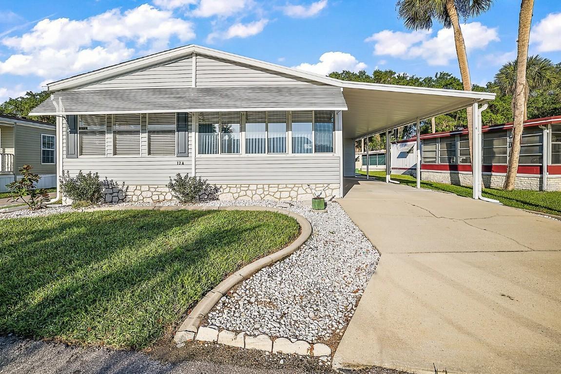 12 Cocos Plumosa Dr. #A, Eustis, FL 32726