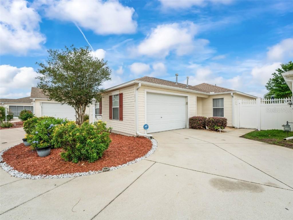 2315 Kenilworth Pl., The Villages, FL 32162